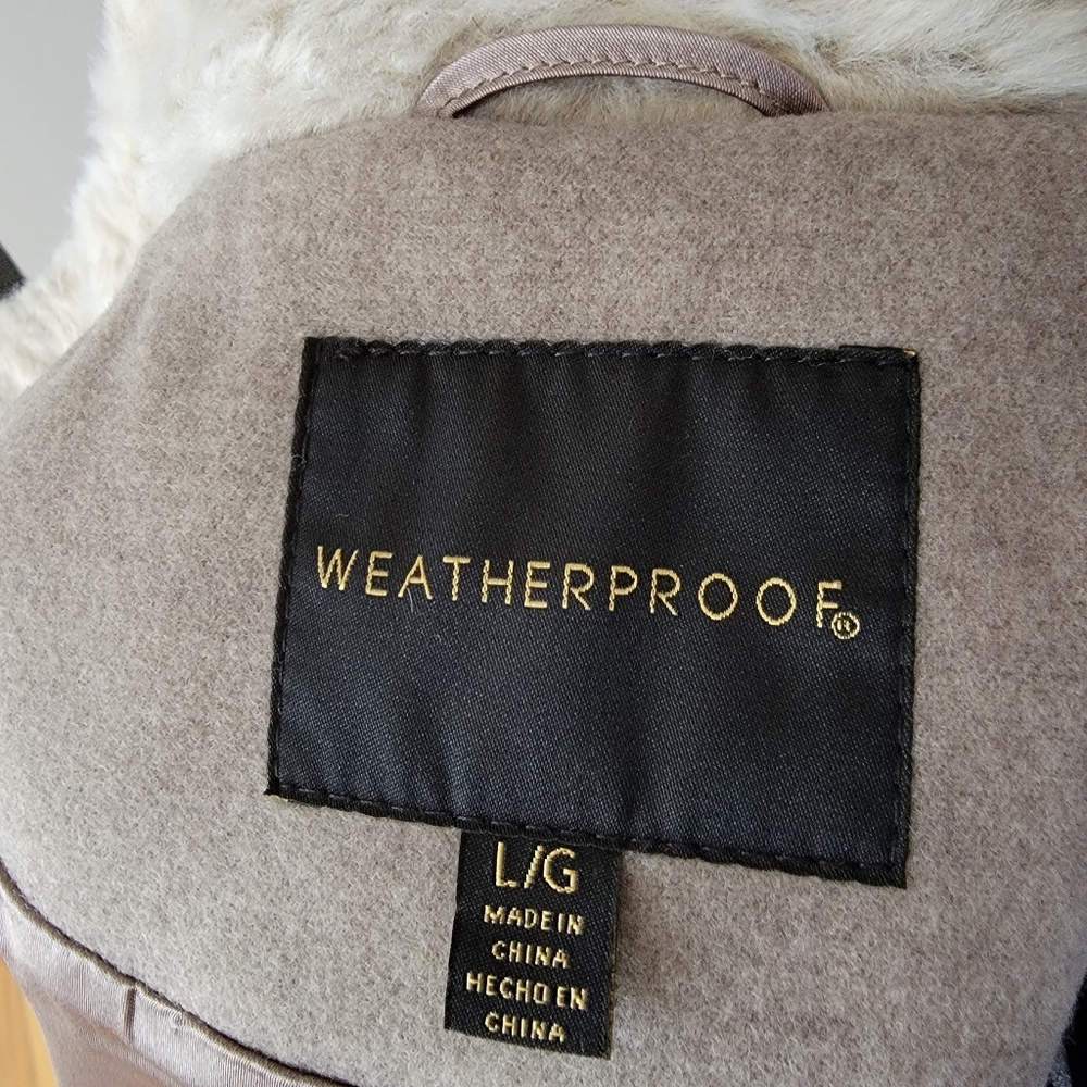 Weatherproof jacket - Picture 3 of 4